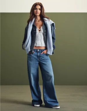 AE Dreamy Drape Strigid Low-Rise Ultra Wide-Leg Jean