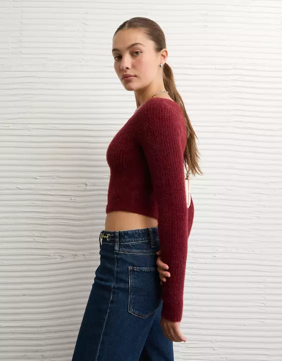 AE V-Neck Sweater - Image 6