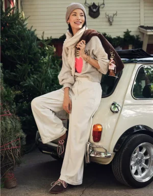 AE Cozy Dreamy Drape Low-Rise Ultra Wide-Leg Jean